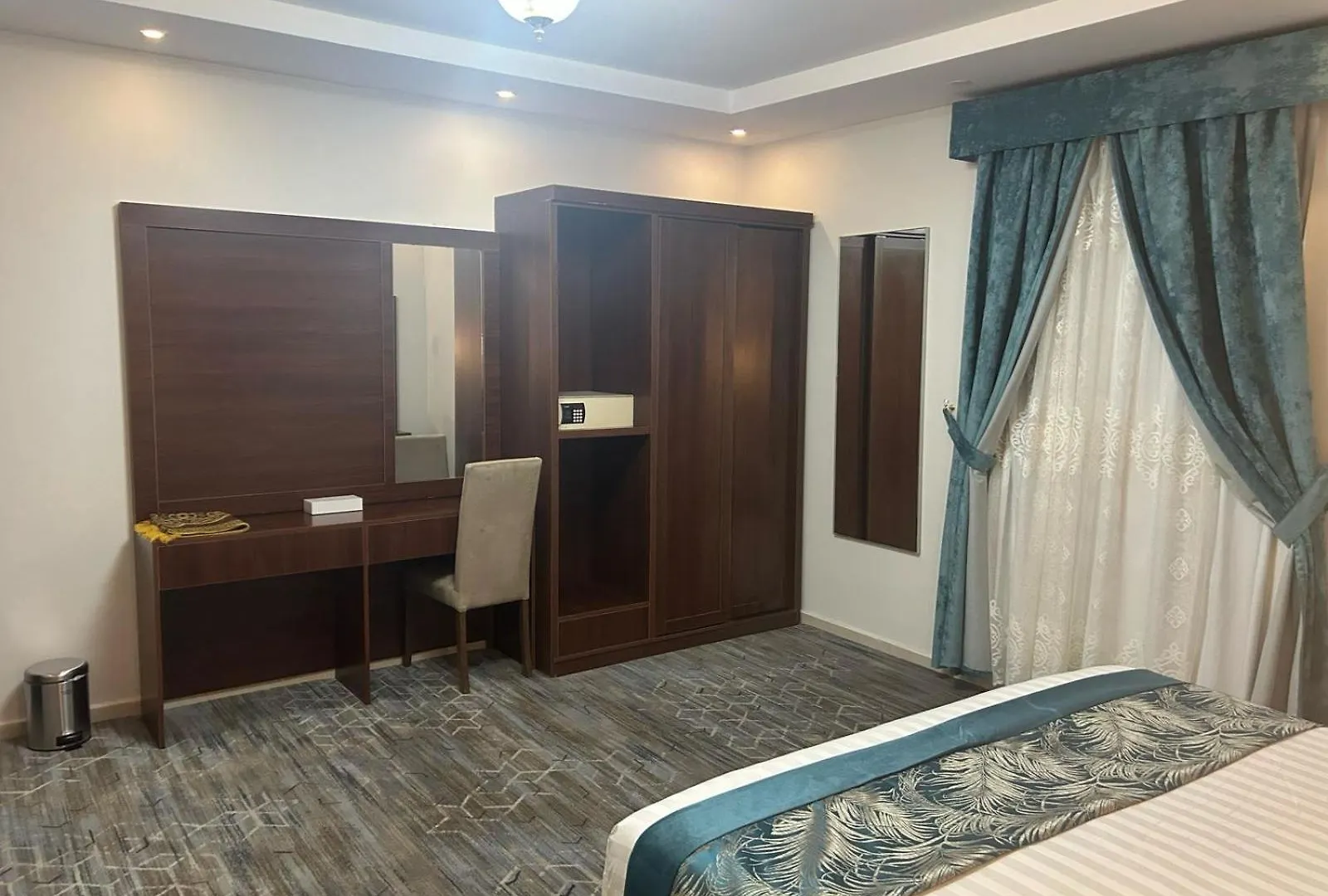 Hotel apartamentowy الجوهرة الاولى للشقق المخدومة Dżedda