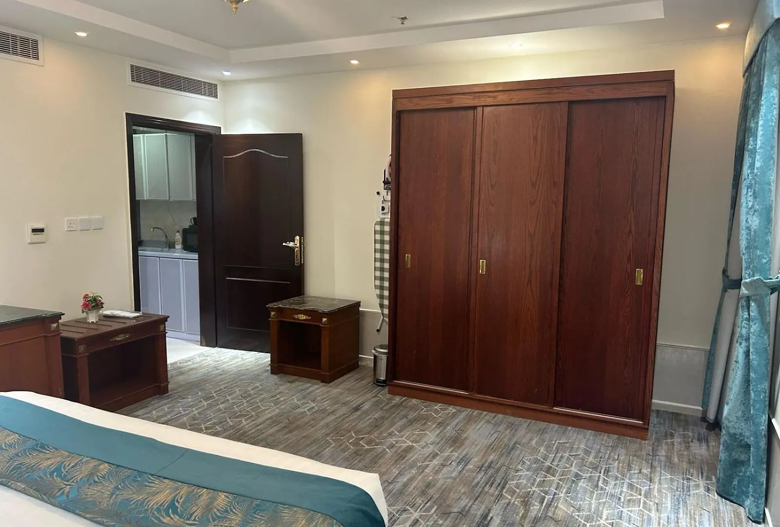 الجوهرة الاولى للشقق المخدومة Dżedda Hotel apartamentowy