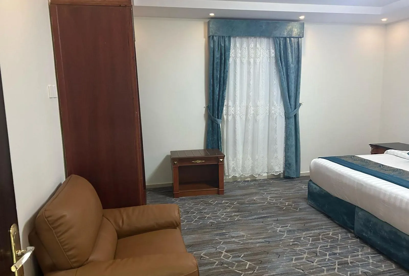 الجوهرة الاولى للشقق المخدومة Dżedda Hotel apartamentowy