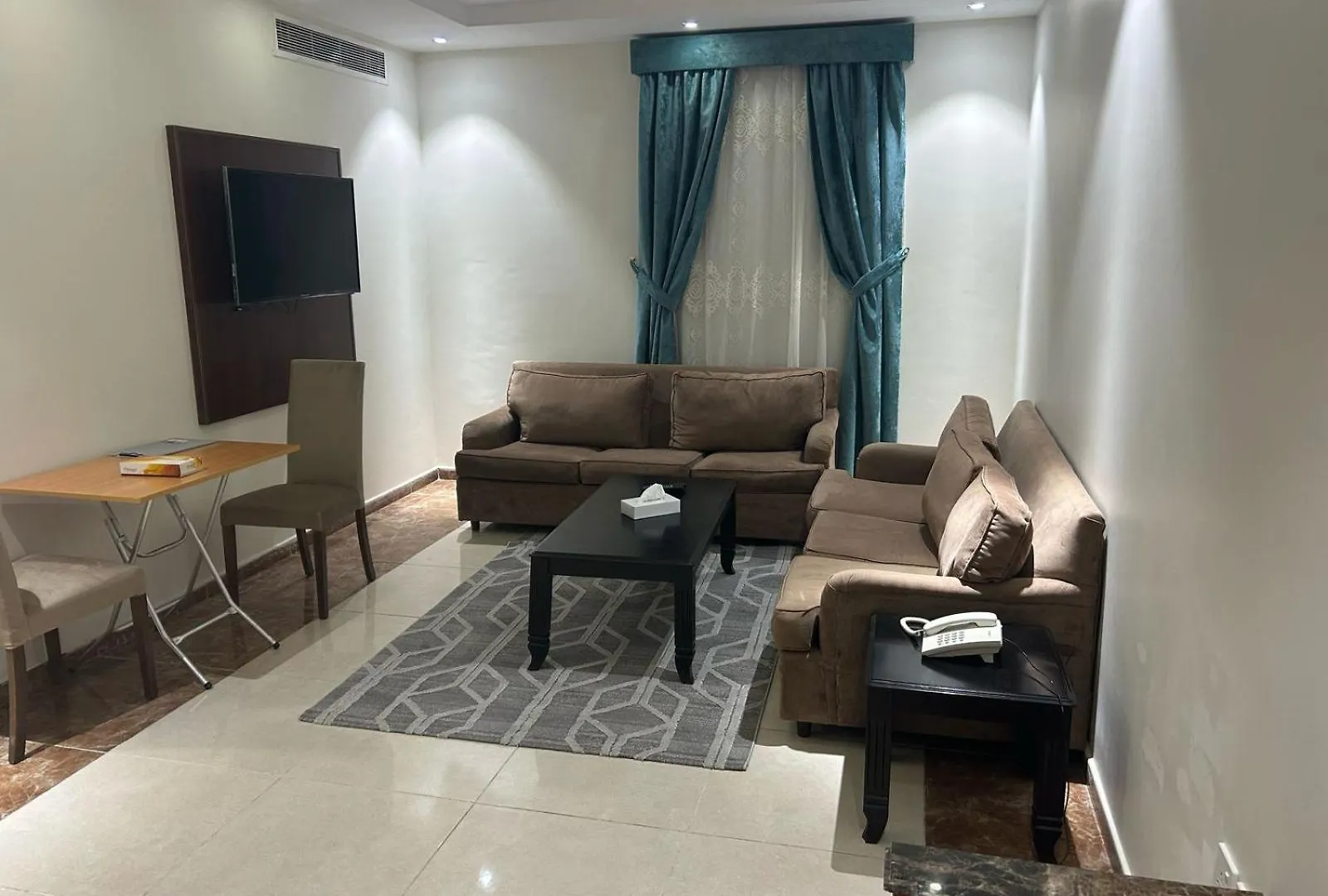 Hotel apartamentowy الجوهرة الاولى للشقق المخدومة Dżedda