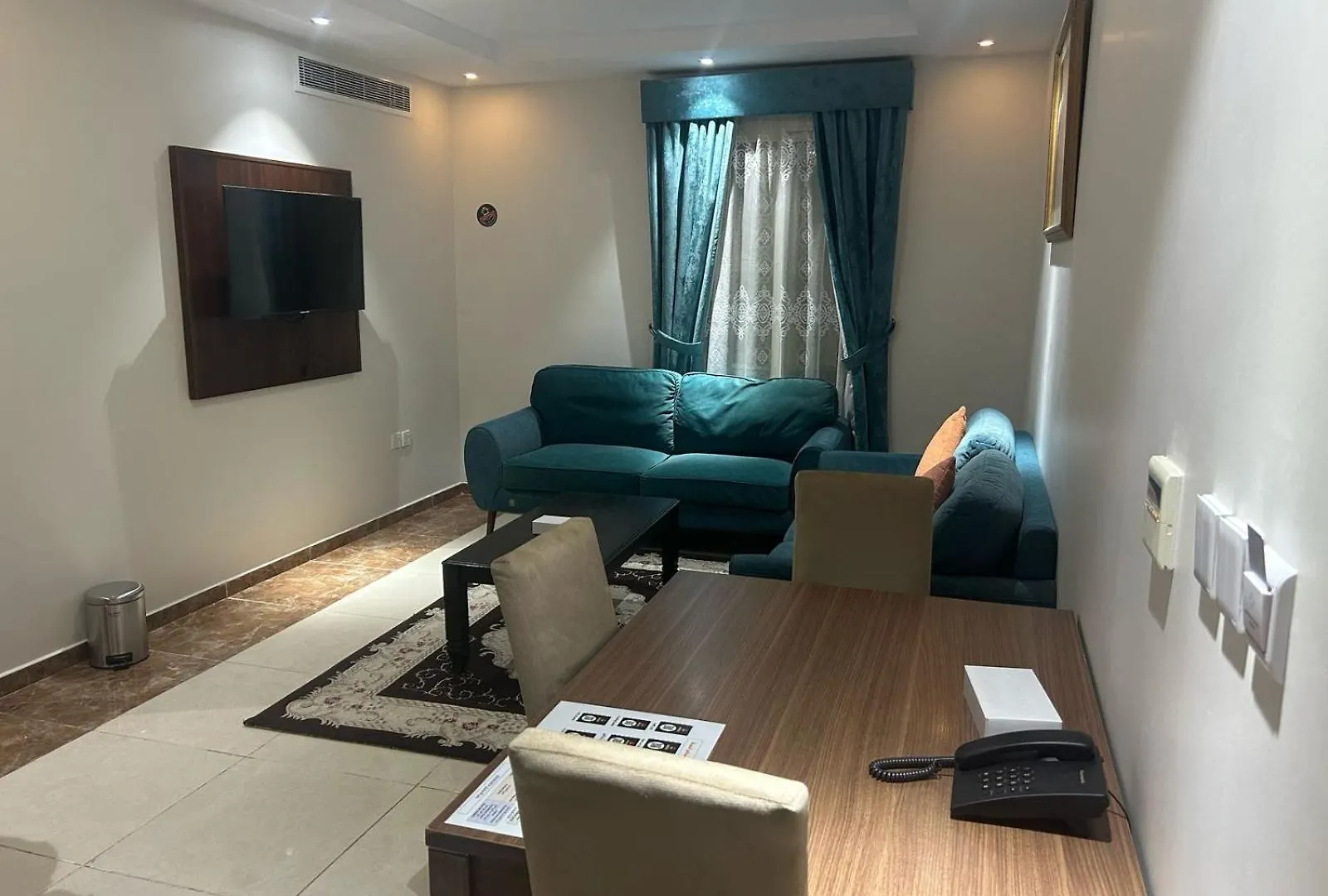 الجوهرة الاولى للشقق المخدومة Dżedda Hotel apartamentowy