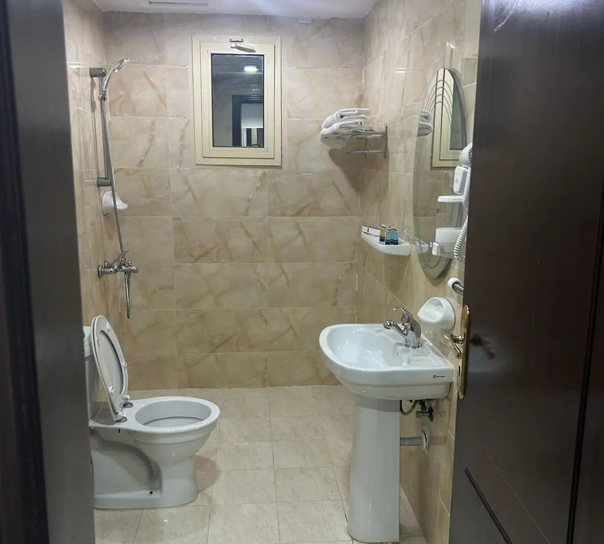 الجوهرة الاولى للشقق المخدومة Dżedda Hotel apartamentowy